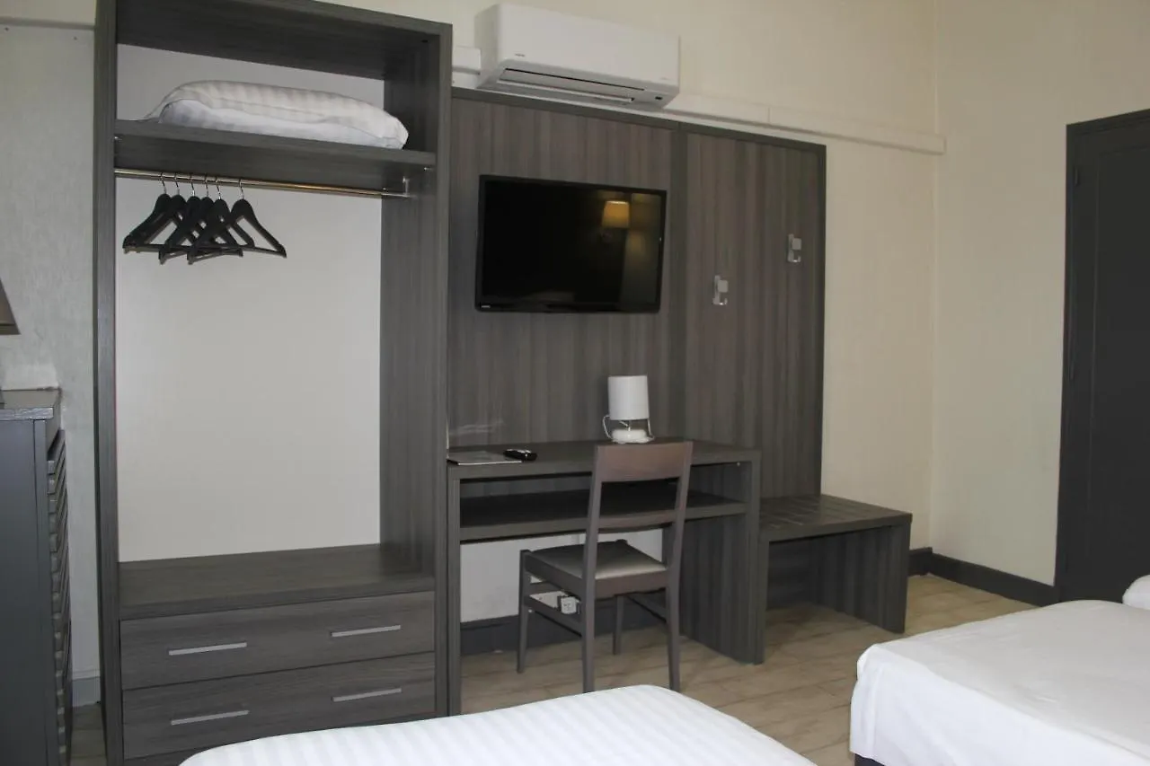 Hotel Univers Carpentras 2*,