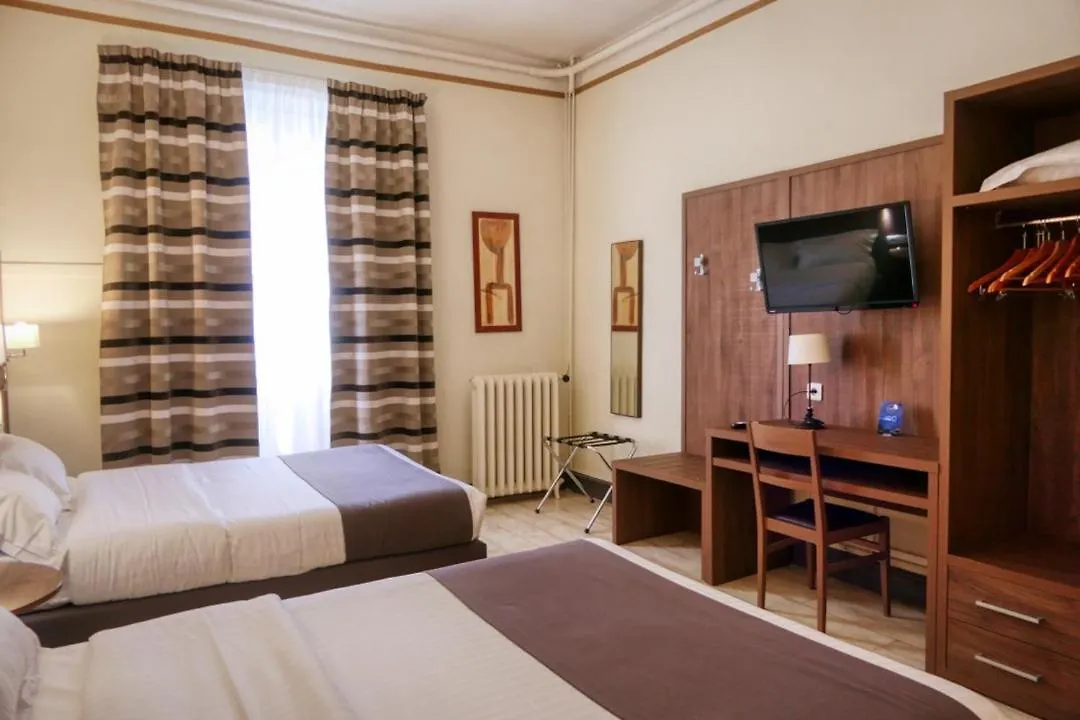 **  Hotel Univers Carpentras Francia