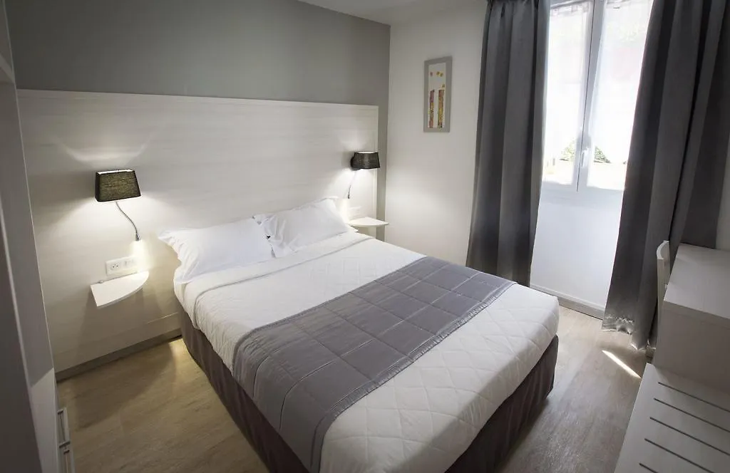 Hotel Univers Carpentras 2*,  Francia